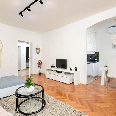 Apartments Come&Stay Punat Bagian luar foto