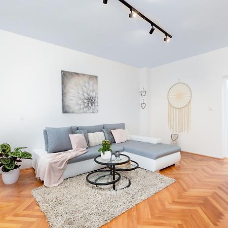Apartments Come&Stay Punat Bagian luar foto