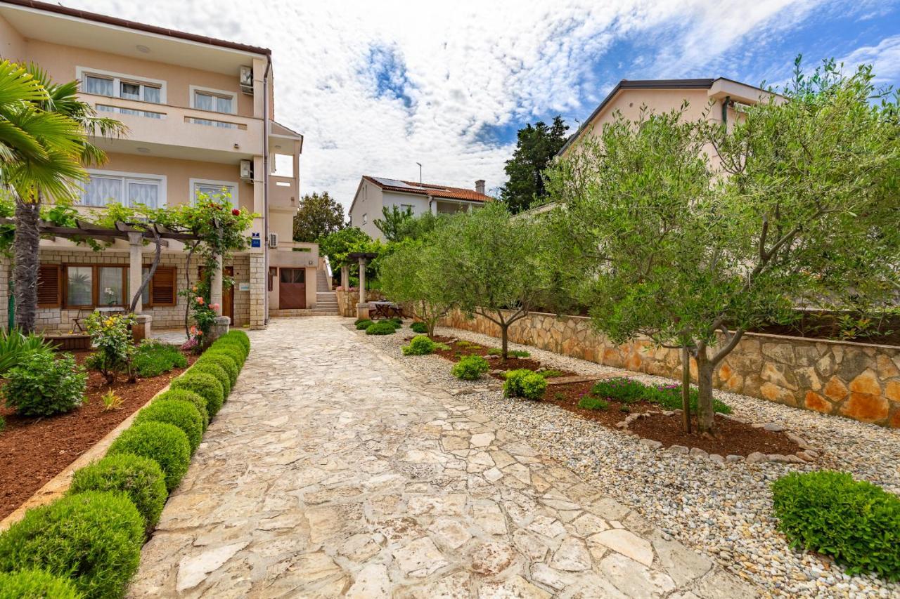Apartments Come&Stay Punat Bagian luar foto