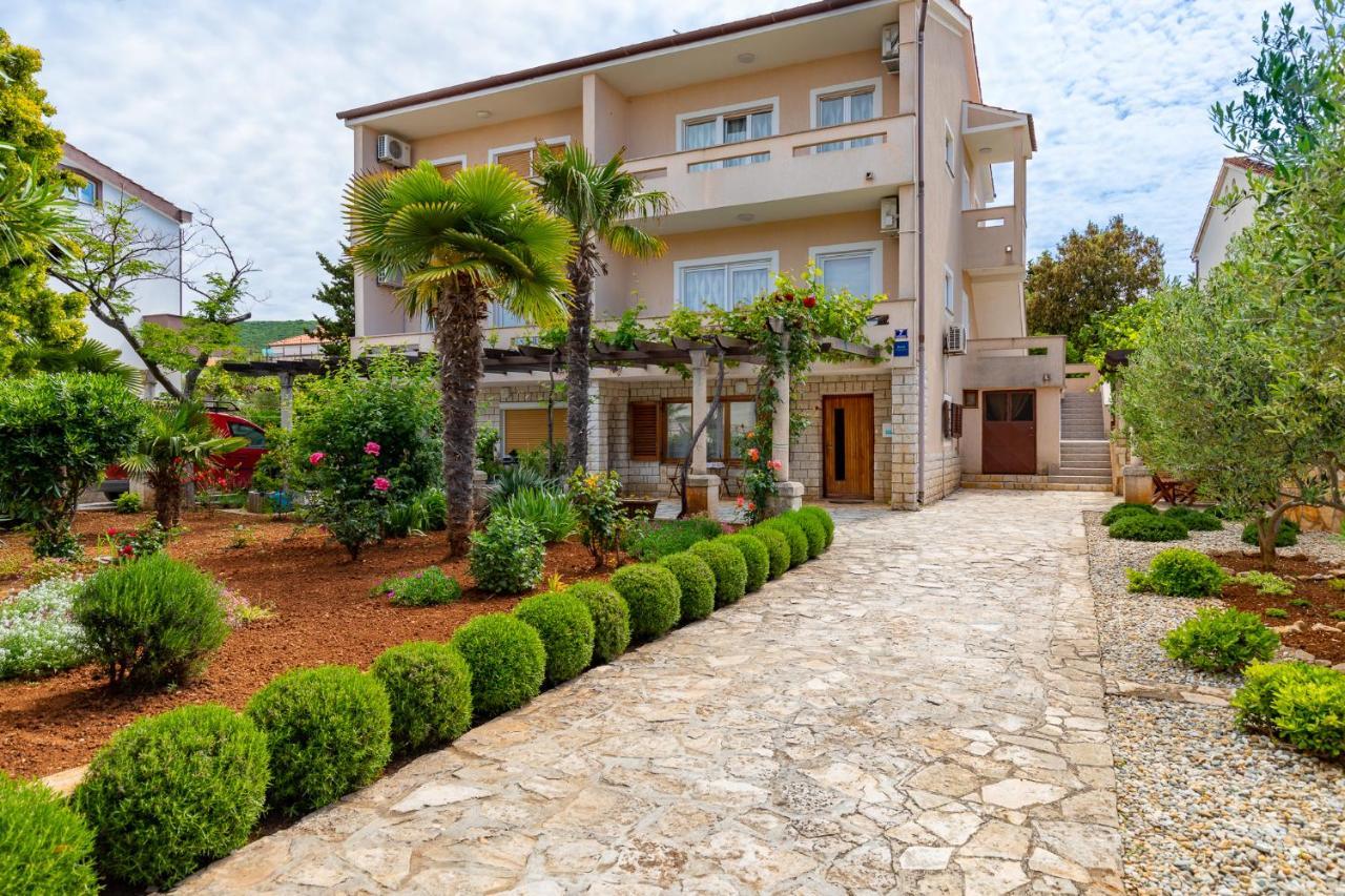 Apartments Come&Stay Punat Bagian luar foto