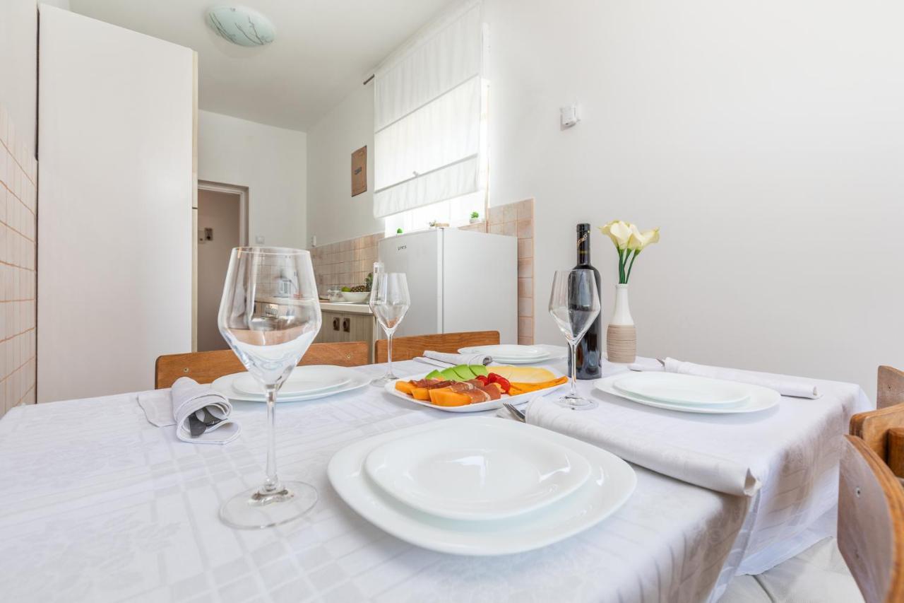 Apartments Come&Stay Punat Bagian luar foto