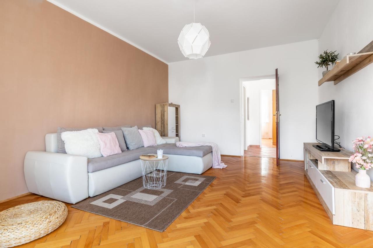 Apartments Come&Stay Punat Bagian luar foto